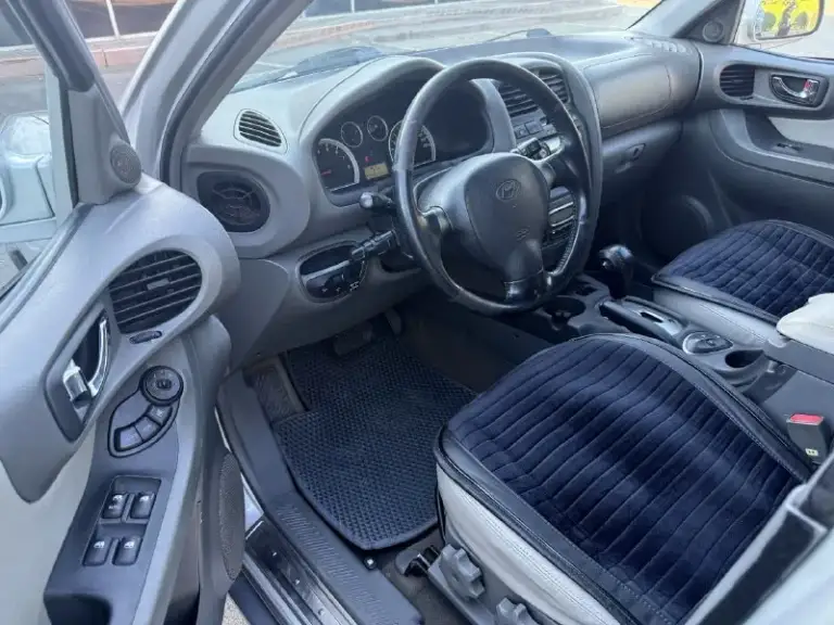 Hyundai santa fe, 2006, 2.7 ат 4wd,   пробег 244000 км, установлено новое газовое оборудование. Авто приобреталось новым в автосалоне в донецке, 1 владелец за все время эксплуатации. Без следов коррозии, практически весь в родной краске. Технически в отличном состоянии. Максимальная комплектация, кожа, климат, подогревы сидений.
Возможно оформление в кредит. Возможен обмен. Более подробно по телефону.
Цена - 820.000 р.
+79493250509 - фотография - 6
