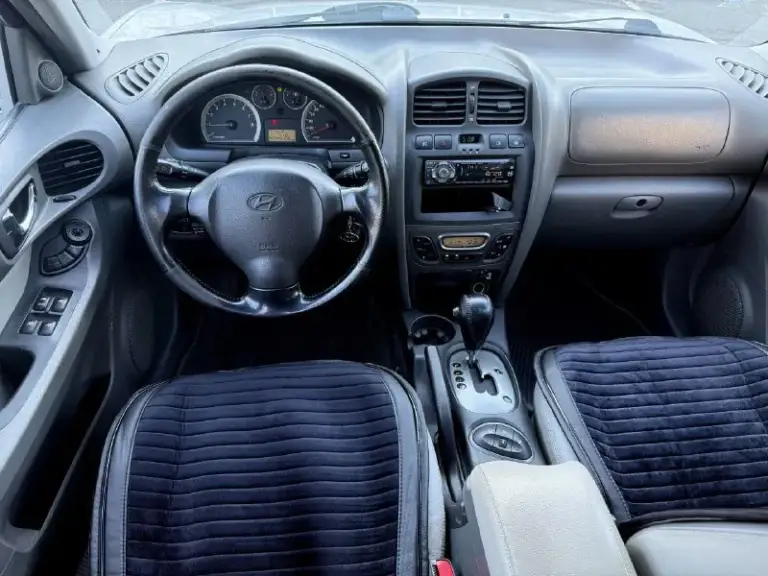 Hyundai santa fe, 2006, 2.7 ат 4wd,   пробег 244000 км, установлено новое газовое оборудование. Авто приобреталось новым в автосалоне в донецке, 1 владелец за все время эксплуатации. Без следов коррозии, практически весь в родной краске. Технически в отличном состоянии. Максимальная комплектация, кожа, климат, подогревы сидений.
Возможно оформление в кредит. Возможен обмен. Более подробно по телефону.
Цена - 820.000 р.
+79493250509 - фотография - 7