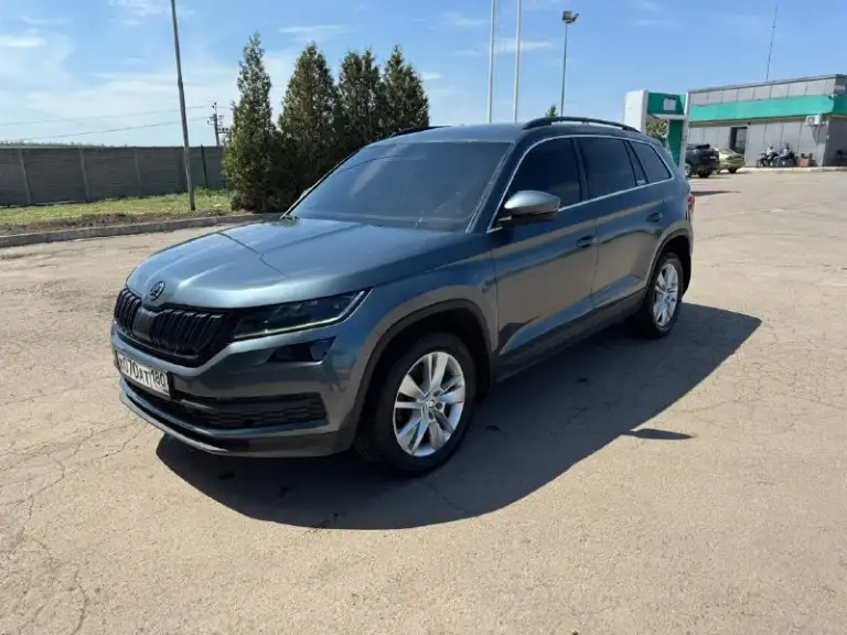 Продам skoda kodiaq 2019 год пробег 158000км полный привод двигатель 2.0 европа 190 лошадей автомобиль в хорошем техническом состоянии, полностью обслужен. Полная шумо виброизоляция. Замена масла каждые 7 тысяч км. Новая резина, аккумулятор, тормозные диски и колодки. Стоит магнитола teyes cc3 2к, динамики alphard. Чистый европеец, двигатель с завода с увидиченной турбиной на 190 лошадей и 400 момента. Едет очень хорошо. Цена 2000000 рублей +79493370188
📞 Звоните: +7(949)3370188 - фотография - 1