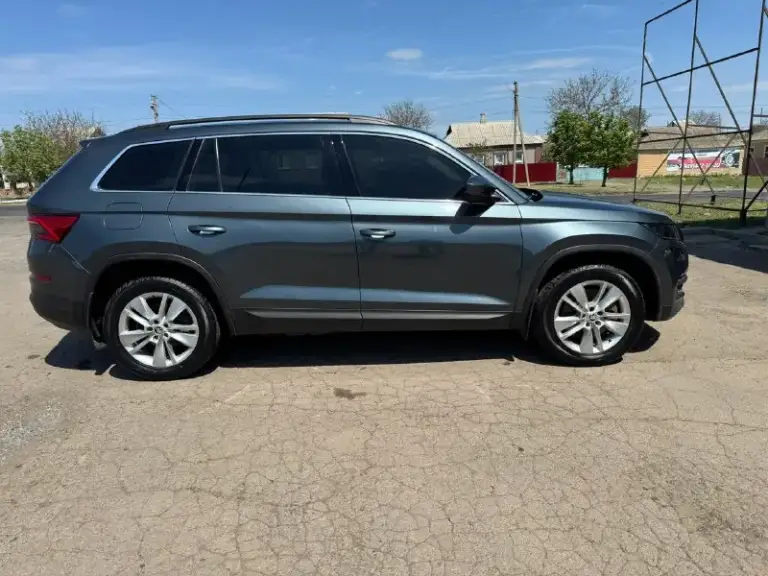 Продам skoda kodiaq 2019 год пробег 158000км полный привод двигатель 2.0 европа 190 лошадей автомобиль в хорошем техническом состоянии, полностью обслужен. Полная шумо виброизоляция. Замена масла каждые 7 тысяч км. Новая резина, аккумулятор, тормозные диски и колодки. Стоит магнитола teyes cc3 2к, динамики alphard. Чистый европеец, двигатель с завода с увидиченной турбиной на 190 лошадей и 400 момента. Едет очень хорошо. Цена 2000000 рублей +79493370188
📞 Звоните: +7(949)3370188 - фотография - 3