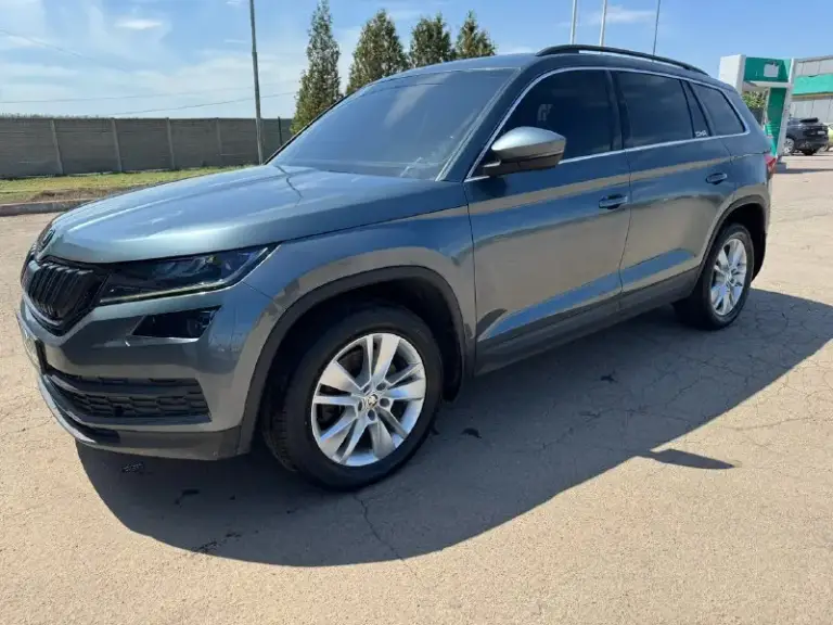 Продам skoda kodiaq 2019 год пробег 158000км полный привод двигатель 2.0 европа 190 лошадей автомобиль в хорошем техническом состоянии, полностью обслужен. Полная шумо виброизоляция. Замена масла каждые 7 тысяч км. Новая резина, аккумулятор, тормозные диски и колодки. Стоит магнитола teyes cc3 2к, динамики alphard. Чистый европеец, двигатель с завода с увидиченной турбиной на 190 лошадей и 400 момента. Едет очень хорошо. Цена 2000000 рублей +79493370188
📞 Звоните: +7(949)3370188 - фотография - 7