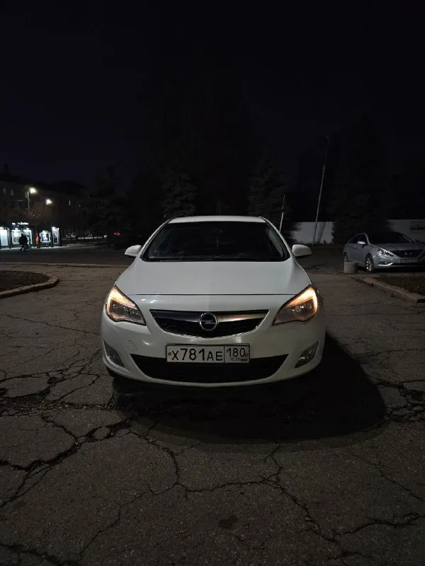 Opel atstra j 2011
1.6 Механика
Пробег 240000км
Комплектация: подогрев руля, подогрев сидений, подогрев зеркал, мультируль, кондиционер (заправлен, работает), круиз контроль.
2 Комплекта ключей.
2 Комплекта резины, летняя на новых дисках (были куплены этим летом) r17
На полном ходу
Мотор без нареканий
(Не дымит, не троит, масло не ест)
Замена масла каждые 5-7 т. Км.
Кпп без вопросов
Подвеска без посторонних шумов.

Дно, пороги и стаканы целые
Птс, стс на руках, я владелец. Проехал на ней 50000, не подводила, из последних вложений, 5000 км назад поставил новое сцепление, проведена замена колодок, прокладок теплообменника, новый бачок антифриза, стойки стабилизаторов, опоры
По кузову есть нюансы, но не критичные, цена вопроса что бы их устранить в районе 20000 р.
Для связи пиши в личку
Цена 800000 небольшой торг у капота
Территориально нахожусь в макеевке
+79493943386 - фотография - 1