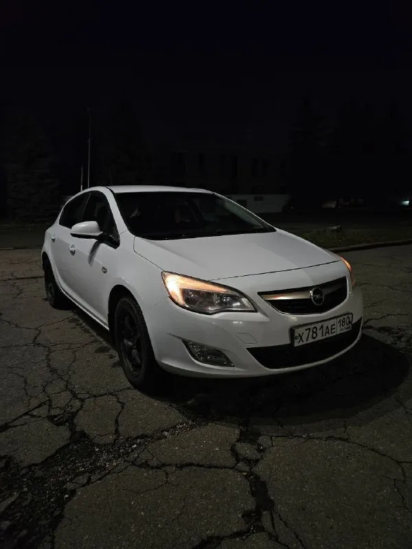 Opel atstra j 2011
1.6 Механика
Пробег 240000км
Комплектация: подогрев руля, подогрев сидений, подогрев зеркал, мультируль, кондиционер (заправлен, работает), круиз контроль.
2 Комплекта ключей.
2 Комплекта резины, летняя на новых дисках (были куплены этим летом) r17
На полном ходу
Мотор без нареканий
(Не дымит, не троит, масло не ест)
Замена масла каждые 5-7 т. Км.
Кпп без вопросов
Подвеска без посторонних шумов.

Дно, пороги и стаканы целые
Птс, стс на руках, я владелец. Проехал на ней 50000, не подводила, из последних вложений, 5000 км назад поставил новое сцепление, проведена замена колодок, прокладок теплообменника, новый бачок антифриза, стойки стабилизаторов, опоры
По кузову есть нюансы, но не критичные, цена вопроса что бы их устранить в районе 20000 р.
Для связи пиши в личку
Цена 800000 небольшой торг у капота
Территориально нахожусь в макеевке
+79493943386 - фотография - 2