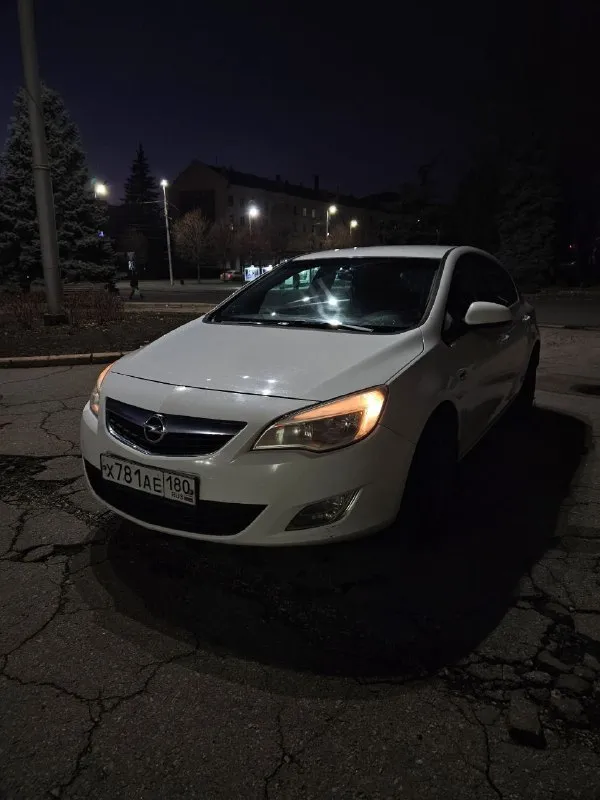 Opel atstra j 2011
1.6 Механика
Пробег 240000км
Комплектация: подогрев руля, подогрев сидений, подогрев зеркал, мультируль, кондиционер (заправлен, работает), круиз контроль.
2 Комплекта ключей.
2 Комплекта резины, летняя на новых дисках (были куплены этим летом) r17
На полном ходу
Мотор без нареканий
(Не дымит, не троит, масло не ест)
Замена масла каждые 5-7 т. Км.
Кпп без вопросов
Подвеска без посторонних шумов.

Дно, пороги и стаканы целые
Птс, стс на руках, я владелец. Проехал на ней 50000, не подводила, из последних вложений, 5000 км назад поставил новое сцепление, проведена замена колодок, прокладок теплообменника, новый бачок антифриза, стойки стабилизаторов, опоры
По кузову есть нюансы, но не критичные, цена вопроса что бы их устранить в районе 20000 р.
Для связи пиши в личку
Цена 800000 небольшой торг у капота
Территориально нахожусь в макеевке
+79493943386 - фотография - 3