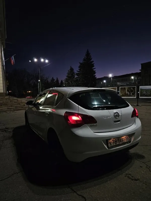 Opel atstra j 2011
1.6 Механика
Пробег 240000км
Комплектация: подогрев руля, подогрев сидений, подогрев зеркал, мультируль, кондиционер (заправлен, работает), круиз контроль.
2 Комплекта ключей.
2 Комплекта резины, летняя на новых дисках (были куплены этим летом) r17
На полном ходу
Мотор без нареканий
(Не дымит, не троит, масло не ест)
Замена масла каждые 5-7 т. Км.
Кпп без вопросов
Подвеска без посторонних шумов.

Дно, пороги и стаканы целые
Птс, стс на руках, я владелец. Проехал на ней 50000, не подводила, из последних вложений, 5000 км назад поставил новое сцепление, проведена замена колодок, прокладок теплообменника, новый бачок антифриза, стойки стабилизаторов, опоры
По кузову есть нюансы, но не критичные, цена вопроса что бы их устранить в районе 20000 р.
Для связи пиши в личку
Цена 800000 небольшой торг у капота
Территориально нахожусь в макеевке
+79493943386 - фотография - 5
