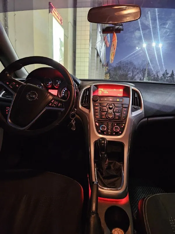 Opel atstra j 2011
1.6 Механика
Пробег 240000км
Комплектация: подогрев руля, подогрев сидений, подогрев зеркал, мультируль, кондиционер (заправлен, работает), круиз контроль.
2 Комплекта ключей.
2 Комплекта резины, летняя на новых дисках (были куплены этим летом) r17
На полном ходу
Мотор без нареканий
(Не дымит, не троит, масло не ест)
Замена масла каждые 5-7 т. Км.
Кпп без вопросов
Подвеска без посторонних шумов.

Дно, пороги и стаканы целые
Птс, стс на руках, я владелец. Проехал на ней 50000, не подводила, из последних вложений, 5000 км назад поставил новое сцепление, проведена замена колодок, прокладок теплообменника, новый бачок антифриза, стойки стабилизаторов, опоры
По кузову есть нюансы, но не критичные, цена вопроса что бы их устранить в районе 20000 р.
Для связи пиши в личку
Цена 800000 небольшой торг у капота
Территориально нахожусь в макеевке
+79493943386 - фотография - 7