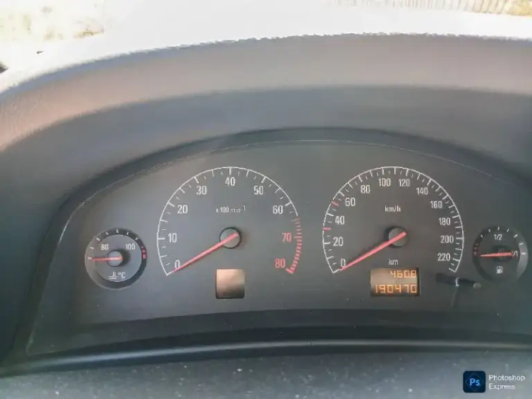 Продам opel vectra c 2002 г. В. Коробка f17; механика 5 ст; двигатель: 1.8 122 л. С. Z18xe. Во владении 5 лет (арестов и запретов нет ) для своих годов машина в хорошем состоянии, не гнилая по кузову возрастные недочеты кузов оцинкован полез лак на бампере (на фото видно ). Хорошая комплектация: -электростеклоподъемники передние -электро зеркала с подогревом - кондиционер 2 зонный климат контроль ( заправлен, работает отлично ) -камера заднего вида -сиденья с подогревом -мультимедиа с навигацией - регулировка руля по вылету -регулировка руля по высоте -центральный замок -система стабилизации (esp) -подушки безопасности боковые -подушка безопасности водителя -подушка безопасности пассажира -антиблокировочная система (abs) -круиз контроль все что должно гореть и светится-работает цена 500 т р торг у капота тел +7 949 5958174 владимир
📞 Звоните: +7(949)5958174 - фотография - 1