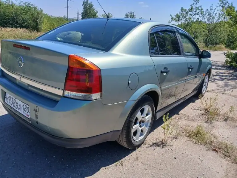 Продам opel vectra c 2002 г. В. Коробка f17; механика 5 ст; двигатель: 1.8 122 л. С. Z18xe. Во владении 5 лет (арестов и запретов нет ) для своих годов машина в хорошем состоянии, не гнилая по кузову возрастные недочеты кузов оцинкован полез лак на бампере (на фото видно ). Хорошая комплектация: -электростеклоподъемники передние -электро зеркала с подогревом - кондиционер 2 зонный климат контроль ( заправлен, работает отлично ) -камера заднего вида -сиденья с подогревом -мультимедиа с навигацией - регулировка руля по вылету -регулировка руля по высоте -центральный замок -система стабилизации (esp) -подушки безопасности боковые -подушка безопасности водителя -подушка безопасности пассажира -антиблокировочная система (abs) -круиз контроль все что должно гореть и светится-работает цена 500 т р торг у капота тел +7 949 5958174 владимир
📞 Звоните: +7(949)5958174 - фотография - 4