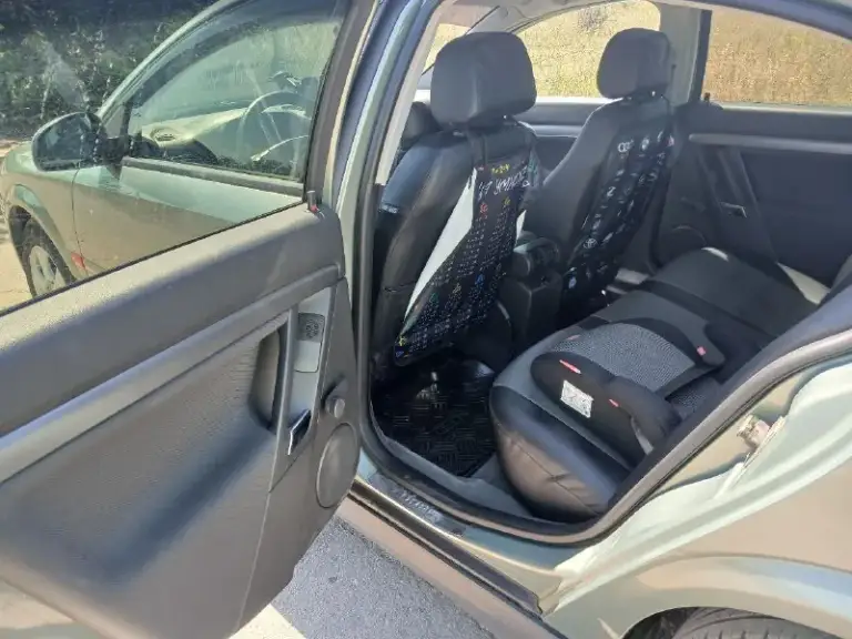 Продам opel vectra c 2002 г. В. Коробка f17; механика 5 ст; двигатель: 1.8 122 л. С. Z18xe. Во владении 5 лет (арестов и запретов нет ) для своих годов машина в хорошем состоянии, не гнилая по кузову возрастные недочеты кузов оцинкован полез лак на бампере (на фото видно ). Хорошая комплектация: -электростеклоподъемники передние -электро зеркала с подогревом - кондиционер 2 зонный климат контроль ( заправлен, работает отлично ) -камера заднего вида -сиденья с подогревом -мультимедиа с навигацией - регулировка руля по вылету -регулировка руля по высоте -центральный замок -система стабилизации (esp) -подушки безопасности боковые -подушка безопасности водителя -подушка безопасности пассажира -антиблокировочная система (abs) -круиз контроль все что должно гореть и светится-работает цена 500 т р торг у капота тел +7 949 5958174 владимир
📞 Звоните: +7(949)5958174 - фотография - 6