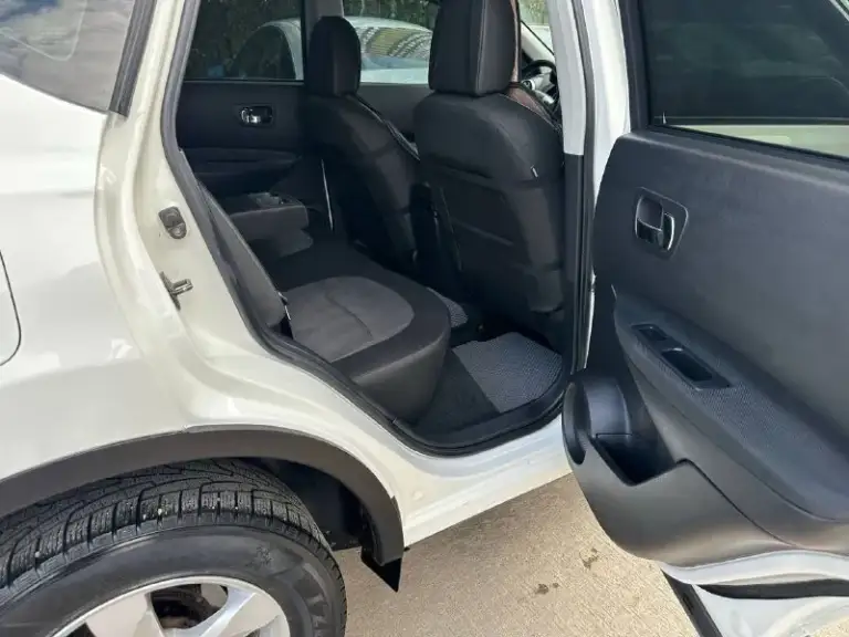 Продам свой автомобиль qashqai ( рестайлинг) 2010 г. В. , 2.0 (141 л. С. ), кпп: m-cvt vin: sjnfbaj10u2130111 автомобиль в хорошем состоянии. Юридически чист. Собственник. Автотека зеленая кузов оцинкованный, ржавчины, гнили нет птс оригинал без дтп, вся безопасность целая, оригинальная оригинальный пробег 213 445 км стекла родные, кроме лобового (заменено ввиду трещины) двигатель работает отлично, расхода масла нет, не стучит, не троит. Коробка переключает без рывков и пинков, работает хорошо. 30.07.2025 заменено масло в двигателе и вариаторе со всеми фильтрами, заменен салонный фильтр. 01.08.2025 установлен новый agm аккумулятор. Ранее заменены передняя стойка и ступица в сборе. Ходовая часть в норме. Комплектация acenta: 4 эл подъёмника; подогревы сидений и зеркал; климат-контроль двухзонный; круиз- контроль; кожаный руль; мультимедиа bluetooth/навигация ✅камера заднего вида ! ✅освещение ксенон (основной свет и птф) ✅ мультируль abc, esp салон тканевый, чистый,
📞 Звоните: +7(949)3249946 - фотография - 5