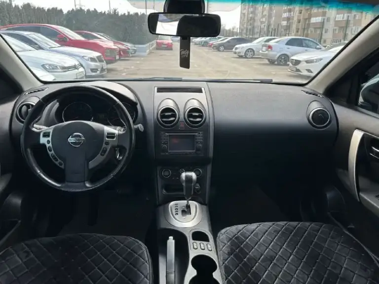 Продам свой автомобиль qashqai ( рестайлинг) 2010 г. В. , 2.0 (141 л. С. ), кпп: m-cvt vin: sjnfbaj10u2130111 автомобиль в хорошем состоянии. Юридически чист. Собственник. Автотека зеленая кузов оцинкованный, ржавчины, гнили нет птс оригинал без дтп, вся безопасность целая, оригинальная оригинальный пробег 213 445 км стекла родные, кроме лобового (заменено ввиду трещины) двигатель работает отлично, расхода масла нет, не стучит, не троит. Коробка переключает без рывков и пинков, работает хорошо. 30.07.2025 заменено масло в двигателе и вариаторе со всеми фильтрами, заменен салонный фильтр. 01.08.2025 установлен новый agm аккумулятор. Ранее заменены передняя стойка и ступица в сборе. Ходовая часть в норме. Комплектация acenta: 4 эл подъёмника; подогревы сидений и зеркал; климат-контроль двухзонный; круиз- контроль; кожаный руль; мультимедиа bluetooth/навигация ✅камера заднего вида ! ✅освещение ксенон (основной свет и птф) ✅ мультируль abc, esp салон тканевый, чистый,
📞 Звоните: +7(949)3249946 - фотография - 9