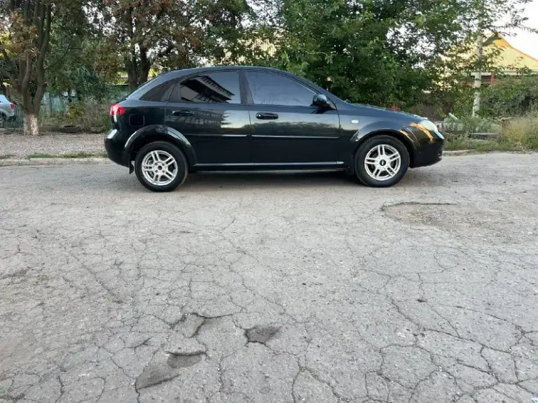 Продам 2010г chevrolet lacetti в идеальном состоянии автомобиль как новый очень хорошо хранился в сухом гараже в теплом не ездил зимой полная комплектация кондиционер все работает даже сохранился запах нового автомобиля вложения не требует абсолютно масла фильтра ролики ремень заменил аккумулятор новый резина два комплекта зима и лето на дисках титановых сигнализация с обратной связью все что нужно для комфортной езды все присутствует в шикарном цвете млечный путь пробег 74 тысяч тел +79490946919 =======================
📞 Звоните: +7(949)0946919 - фотография - 4