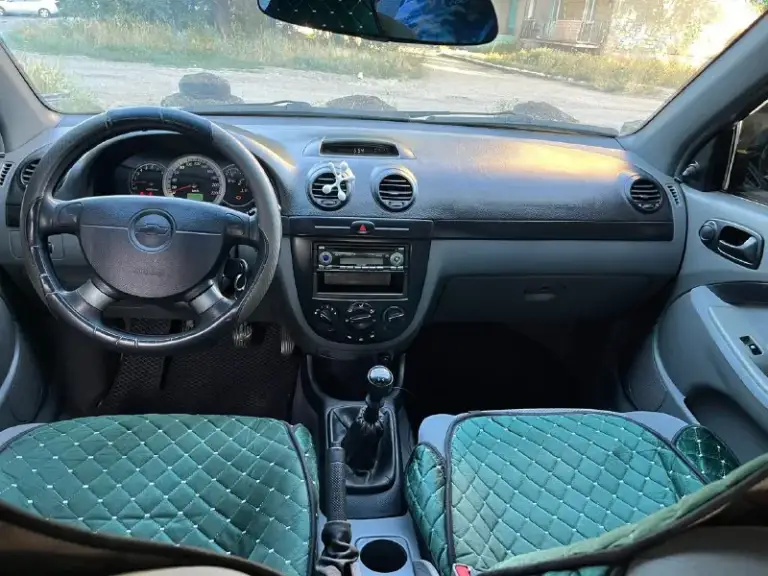 Продам 2010г chevrolet lacetti в идеальном состоянии автомобиль как новый очень хорошо хранился в сухом гараже в теплом не ездил зимой полная комплектация кондиционер все работает даже сохранился запах нового автомобиля вложения не требует абсолютно масла фильтра ролики ремень заменил аккумулятор новый резина два комплекта зима и лето на дисках титановых сигнализация с обратной связью все что нужно для комфортной езды все присутствует в шикарном цвете млечный путь пробег 74 тысяч тел +79490946919 =======================
📞 Звоните: +7(949)0946919 - фотография - 9