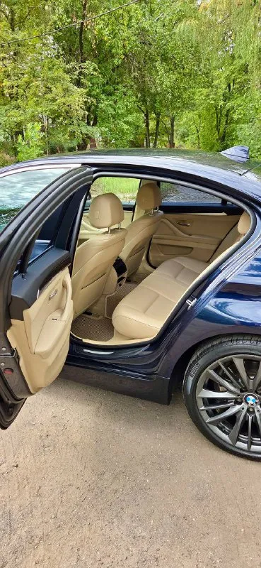 Bmw 5 f10 2014 рестайлинг 2.0d, задний привод 195.000 пробег, оригинальный, проверенный по блокам, сходится с автотекой!
Автомобиль без дтп! Весь в заводском окрасе! Все фары, фонари и стекла оригинальные! Автотека полностью зеленая! Все кузовные элементы не кручены! Нет вмятин, царапин и других изъянов! После полировки, красивый темно синий цвет!
Салон в превосходном состоянии, ничего не затерто и не замято!
По техники вложений не требует, любые проверки приветствуются!
Из недавнего замена тормозов в круг, масел в, редукторе и моторе, а также цепей и всего сопутствующего, заказ-наряды имеются!
2 Ключа, оригинал птс!
Оригинальные разноширокие диски r19 на новой летней резине!
Неплохая комплектация, подогрев руля, сидений, электро привод сидений, без ключевой доступ, bluetooth, парктроник круговой и многое другое!
1.870.000 Торг
Енакиево-горловка
+79493425114
📲 Tg: 🙏🏻
📞 Звоните: +7(949)3425114 - фотография - 8