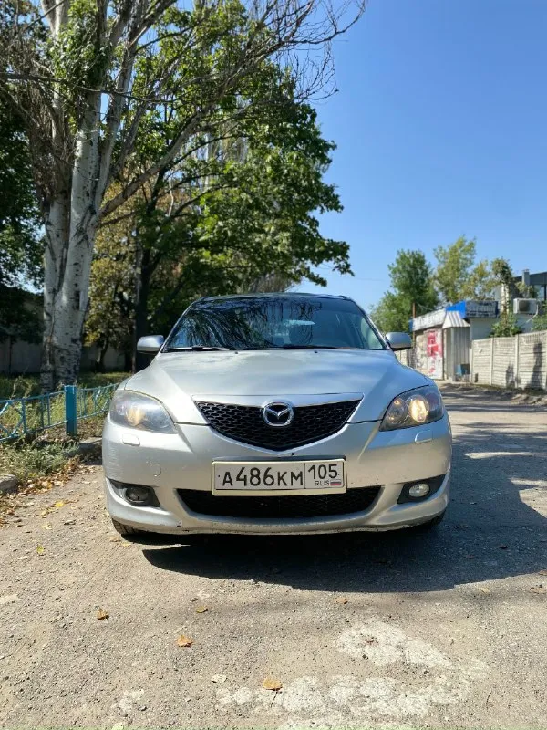 Продается mazda 3 bk 2004 г. В. Автомобилем владела моя сестра с 2021 года. Покупали в днр. Автомобиль привезен из европы, сервисная книжка присутствует. По технике: двигатель работает ровно, не дымит и не троит. Масло заливали idemitsu. Коробка: 4х ступенчатый автомат, не пинает, переключается плавно. Электрика вся работает, подогрев сидений работает. Установлена магнитола андроид, из за этого и не работает бортовой компьютер (жк дисплей над магнитолой. Штекер от дисплея подключается к родной магнитоле, которую я также отдаю с машиной. Если захотите, можете подключить ее и жк дисплей заработает) кондиционер работает, фреон был заправлен 1000 км назад, так как меняли компрессор кондиционера (установлен новый) подвеску и ходовую перебирали. Заменили все сайлентблоки, рычаги. При покупки авто, была лопнута задняя левая пружина. Заменили задние пружины вместе с задней балкой, так как она была в плачевном состоянии. Лично на днях заменил передние рулевые наконечники (2 шт),
📞 Звоните: +7(949)3556970 - фотография - 1
