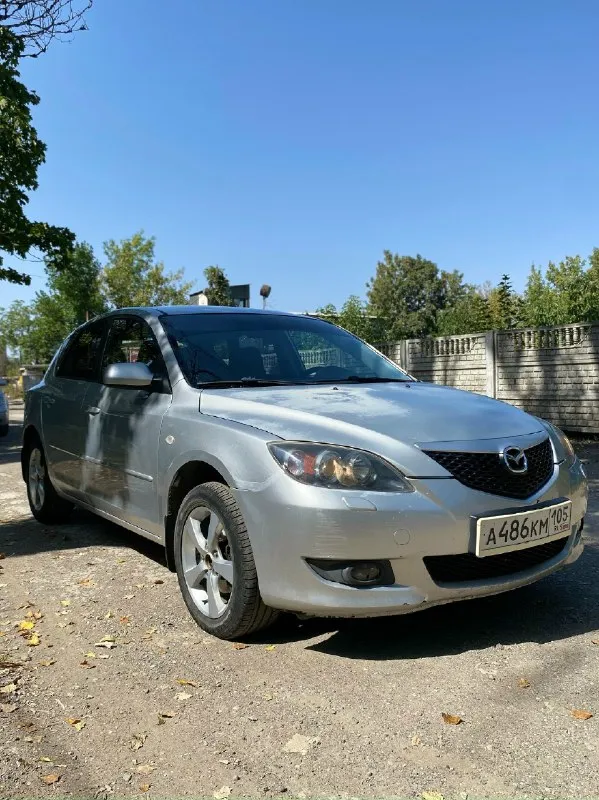Продается mazda 3 bk 2004 г. В. Автомобилем владела моя сестра с 2021 года. Покупали в днр. Автомобиль привезен из европы, сервисная книжка присутствует. По технике: двигатель работает ровно, не дымит и не троит. Масло заливали idemitsu. Коробка: 4х ступенчатый автомат, не пинает, переключается плавно. Электрика вся работает, подогрев сидений работает. Установлена магнитола андроид, из за этого и не работает бортовой компьютер (жк дисплей над магнитолой. Штекер от дисплея подключается к родной магнитоле, которую я также отдаю с машиной. Если захотите, можете подключить ее и жк дисплей заработает) кондиционер работает, фреон был заправлен 1000 км назад, так как меняли компрессор кондиционера (установлен новый) подвеску и ходовую перебирали. Заменили все сайлентблоки, рычаги. При покупки авто, была лопнута задняя левая пружина. Заменили задние пружины вместе с задней балкой, так как она была в плачевном состоянии. Лично на днях заменил передние рулевые наконечники (2 шт),
📞 Звоните: +7(949)3556970 - фотография - 2