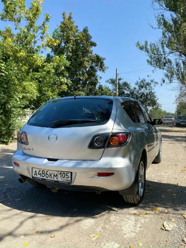 Продается mazda 3 bk 2004 г. В. Автомобилем владела моя сестра с 2021 года. Покупали в днр. Автомобиль привезен из европы, сервисная книжка присутствует. По технике: двигатель работает ровно, не дымит и не троит. Масло заливали idemitsu. Коробка: 4х ступенчатый автомат, не пинает, переключается плавно. Электрика вся работает, подогрев сидений работает. Установлена магнитола андроид, из за этого и не работает бортовой компьютер (жк дисплей над магнитолой. Штекер от дисплея подключается к родной магнитоле, которую я также отдаю с машиной. Если захотите, можете подключить ее и жк дисплей заработает) кондиционер работает, фреон был заправлен 1000 км назад, так как меняли компрессор кондиционера (установлен новый) подвеску и ходовую перебирали. Заменили все сайлентблоки, рычаги. При покупки авто, была лопнута задняя левая пружина. Заменили задние пружины вместе с задней балкой, так как она была в плачевном состоянии. Лично на днях заменил передние рулевые наконечники (2 шт),
📞 Звоните: +7(949)3556970 - фотография - 3