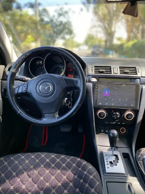Продается mazda 3 bk 2004 г. В. Автомобилем владела моя сестра с 2021 года. Покупали в днр. Автомобиль привезен из европы, сервисная книжка присутствует. По технике: двигатель работает ровно, не дымит и не троит. Масло заливали idemitsu. Коробка: 4х ступенчатый автомат, не пинает, переключается плавно. Электрика вся работает, подогрев сидений работает. Установлена магнитола андроид, из за этого и не работает бортовой компьютер (жк дисплей над магнитолой. Штекер от дисплея подключается к родной магнитоле, которую я также отдаю с машиной. Если захотите, можете подключить ее и жк дисплей заработает) кондиционер работает, фреон был заправлен 1000 км назад, так как меняли компрессор кондиционера (установлен новый) подвеску и ходовую перебирали. Заменили все сайлентблоки, рычаги. При покупки авто, была лопнута задняя левая пружина. Заменили задние пружины вместе с задней балкой, так как она была в плачевном состоянии. Лично на днях заменил передние рулевые наконечники (2 шт),
📞 Звоните: +7(949)3556970 - фотография - 5