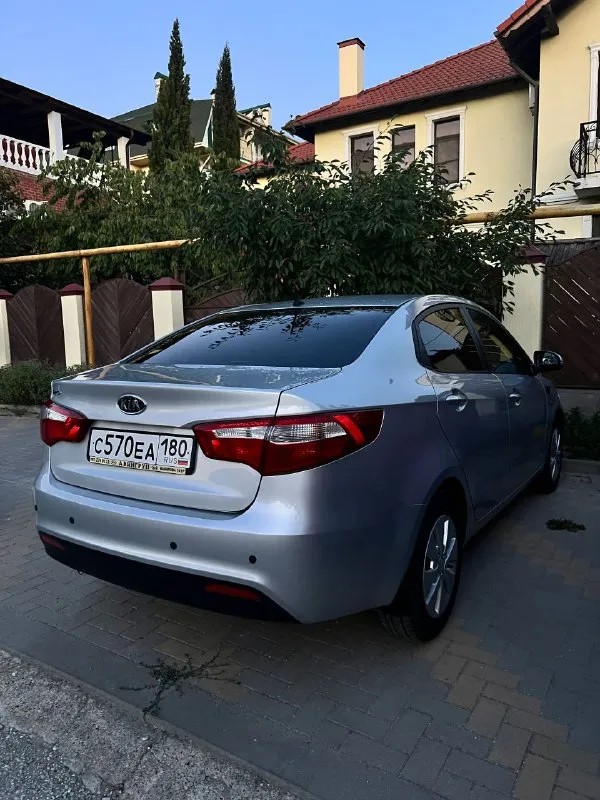 Цена 750.000₽ за kia rio 2012 года. 1.6 механика. Климат контроль, подогрев руля. Заводской окрас. Все стекла родные. Все фары завод. Без дтп! Не была в такси. Автотека зеленая - пришлю по просьбе. Телефон для связи +79494210073 - фотография - 2