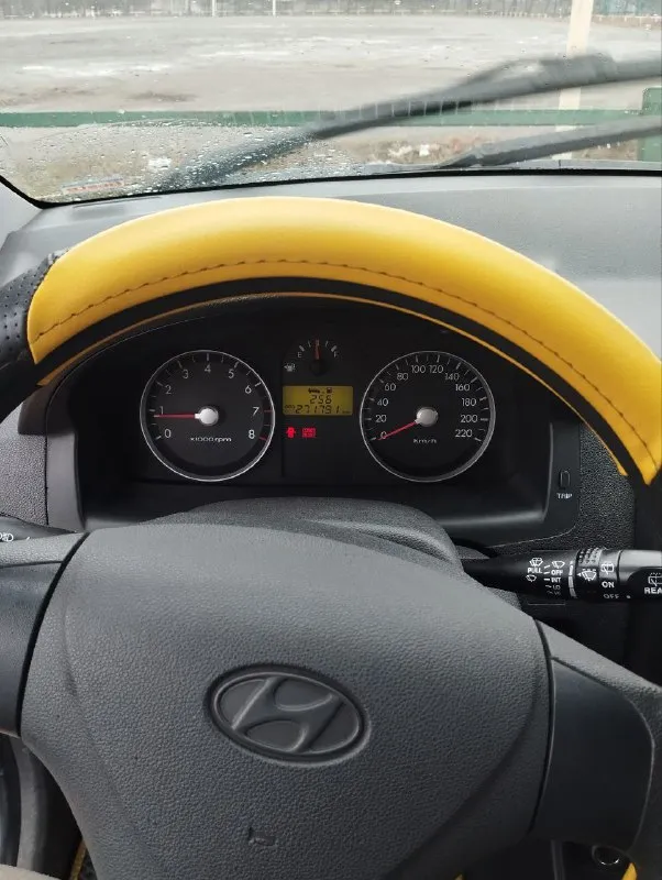 Продается hyundai getz рестайлинг год: 2006. Тип кпп: механическая. Пробег: 272 тыс. Все стекла целые и родные. Расход по трассе 5,5л, в городе 7-9л. Комплектация: 4 электро стеклоподъемника, кондиционер, подогревы передних сидений, гидроусилитель руля, abs, airbag, сигнализация, 2 ключа, музыка с usb и aux, 2 комплекта резины на дисках, также отдам радиатор охлаждения новый. Поменяны тормозные колодки, радиатор и компрессор кондиционера. Салон в хорошем состоянии, в авто не курили. Состояние лкп для своих лет, на фото видно, рф учет 180 регион, полное переоформление. Г. Кировское. Цена: 450000 руб.
+7(949)3975131
📲 Tg: ирина сударева
📞 Звоните: +7(949)3975131 - фотография - 7