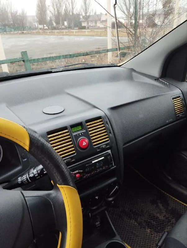 Продается hyundai getz рестайлинг год: 2006. Тип кпп: механическая. Пробег: 272 тыс. Все стекла целые и родные. Расход по трассе 5,5л, в городе 7-9л. Комплектация: 4 электро стеклоподъемника, кондиционер, подогревы передних сидений, гидроусилитель руля, abs, airbag, сигнализация, 2 ключа, музыка с usb и aux, 2 комплекта резины на дисках, также отдам радиатор охлаждения новый. Поменяны тормозные колодки, радиатор и компрессор кондиционера. Салон в хорошем состоянии, в авто не курили. Состояние лкп для своих лет, на фото видно, рф учет 180 регион, полное переоформление. Г. Кировское. Цена: 450000 руб.
+7(949)3975131
📲 Tg: ирина сударева
📞 Звоните: +7(949)3975131 - фотография - 8