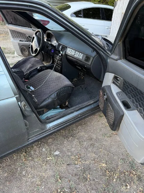 Продам данный автомобиль, лада приора 2009 года выпуска, во владении три года, за это время было очень много чего сделано, трех угольные рычаги, вся трасса стингер зад раздвоение, очень не плохая музыка, зеркала с весты с электро складывание, подогревом и электро регулировка, работает все что должно работать, буквально 1.500 тыс км была капиталка двигателя, заменена кпп. Вообщем сделано очень много, единственное что осталось, это по лкп. Кому дорого, оставьте свое мнение глубоко при себе. Ценна 350 000. Кому интересно в лс или +79493287931 - фотография - 4
