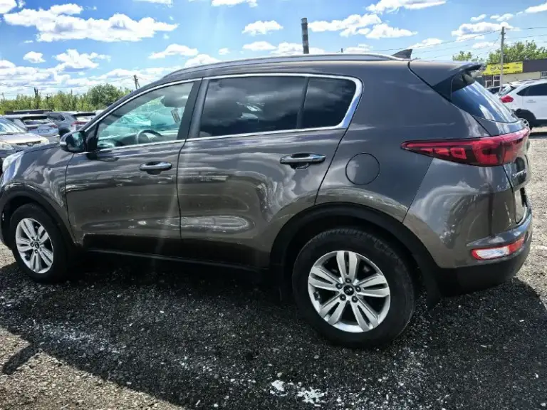 Продам kia sportage 2017
Автомобиль в отличном состоянии. Двигатель работает тихо (не дизелит, не цокатит), коробка автомат без нареканий. Хорошая комплектация( камера, монитор навигация, мультируль), автомобиль весь в родном окрасе ! В дтп автомобиль не участвовал.
Пробег 132 000
Цена 1 740 000 р
+79496281760 - фотография - 5