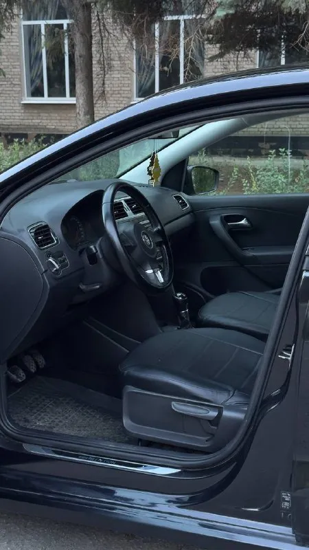 Volkswagen polo 1.6 mt 2013 г. В
👤1 Владелец
🚗 Кузов без дыр и гнили
📝 Хорошая автотека
Родной пробег 290 тысяч км ( подтвержденный автотекой )
Богатая комплектация sochi edition
✅Полный электропакет (доводчик водительского стекла)
✅Подогрев сидений
✅Электроуправление зеркал
✅Штатная мультимедиа (4 динамика)
✅Обогрев лобового и заднего стекла
❄️Рабочий кондиционер❄️
✅Двигатель не дымит не троит масло не ест!
✅Ходовая часть без стуков и посторонних скрипов
✅Чистый опрятный салон ( не прокуренный - незатертый )
Цена 755 т. Р торг реальному покупателю возле авто
📞Номер для связи +79495761932 (телеграмм на этом же номере) - фотография - 7