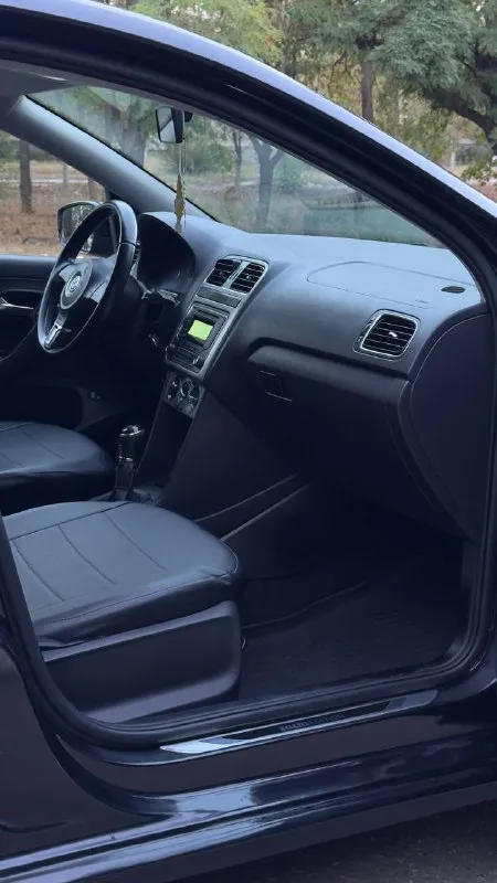 Volkswagen polo 1.6 mt 2013 г. В
👤1 Владелец
🚗 Кузов без дыр и гнили
📝 Хорошая автотека
Родной пробег 290 тысяч км ( подтвержденный автотекой )
Богатая комплектация sochi edition
✅Полный электропакет (доводчик водительского стекла)
✅Подогрев сидений
✅Электроуправление зеркал
✅Штатная мультимедиа (4 динамика)
✅Обогрев лобового и заднего стекла
❄️Рабочий кондиционер❄️
✅Двигатель не дымит не троит масло не ест!
✅Ходовая часть без стуков и посторонних скрипов
✅Чистый опрятный салон ( не прокуренный - незатертый )
Цена 755 т. Р торг реальному покупателю возле авто
📞Номер для связи +79495761932 (телеграмм на этом же номере) - фотография - 8