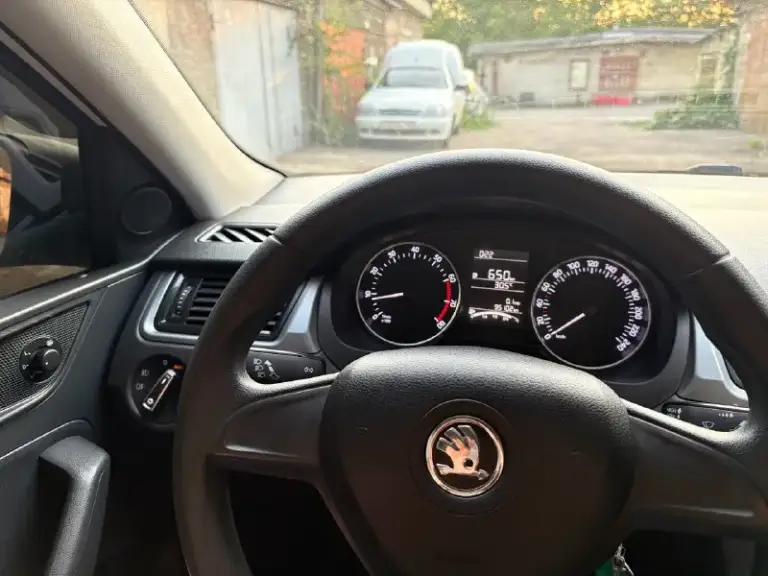 📌 Днр ✅номера не продаются 🔥 skoda rapid🔥 🔥пробег 95т. Км🔥 ✅mqb 2016 📌г. Донецк, буденновский р-н. ✅двигатель 1.6 mpi ✅оригинальный птс, я второй хозяин, покупалась у дилера. ✅продам свою машину выходного дня, все расходники заменены, ходовая и двс на 5+. ✅мотор надежный, коробка механика, установлена система защиты от отката при трогании на подъем. Запчасти дешевые, расход очень маленький. Состояние близко к идеалу, ничего по машине делать не нужно. Пробег родной, преимущественно трассовый, использовался в основном для поездок в отпуск и на море, по городу ездил мало, для города есть другое авто. Антикоррозийная обработка днища, арок, порогов изнутри и снаружи. Тонировка в круг 5%, спереди съемная, лобовое шторка 15см. Сигнализация премиум класса pandora с обратной связью, 2 иммобилайзера, можно использовать смартфон вместо ключа. Шумо-вибро изоляция. Автомобилем останетесь довольны. На смотрины не езжу, приезжайте, смотрите. Своевременно обслуживался. Не участвовал в д
📞 Звоните: +7(949)7544204 - фотография - 10