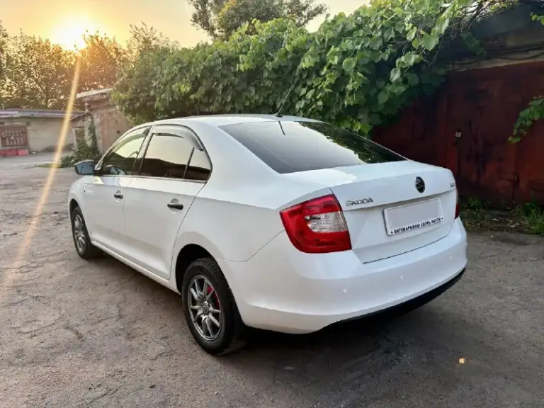 📌 Днр ✅номера не продаются 🔥 skoda rapid🔥 🔥пробег 95т. Км🔥 ✅mqb 2016 📌г. Донецк, буденновский р-н. ✅двигатель 1.6 mpi ✅оригинальный птс, я второй хозяин, покупалась у дилера. ✅продам свою машину выходного дня, все расходники заменены, ходовая и двс на 5+. ✅мотор надежный, коробка механика, установлена система защиты от отката при трогании на подъем. Запчасти дешевые, расход очень маленький. Состояние близко к идеалу, ничего по машине делать не нужно. Пробег родной, преимущественно трассовый, использовался в основном для поездок в отпуск и на море, по городу ездил мало, для города есть другое авто. Антикоррозийная обработка днища, арок, порогов изнутри и снаружи. Тонировка в круг 5%, спереди съемная, лобовое шторка 15см. Сигнализация премиум класса pandora с обратной связью, 2 иммобилайзера, можно использовать смартфон вместо ключа. Шумо-вибро изоляция. Автомобилем останетесь довольны. На смотрины не езжу, приезжайте, смотрите. Своевременно обслуживался. Не участвовал в д
📞 Звоните: +7(949)7544204 - фотография - 4