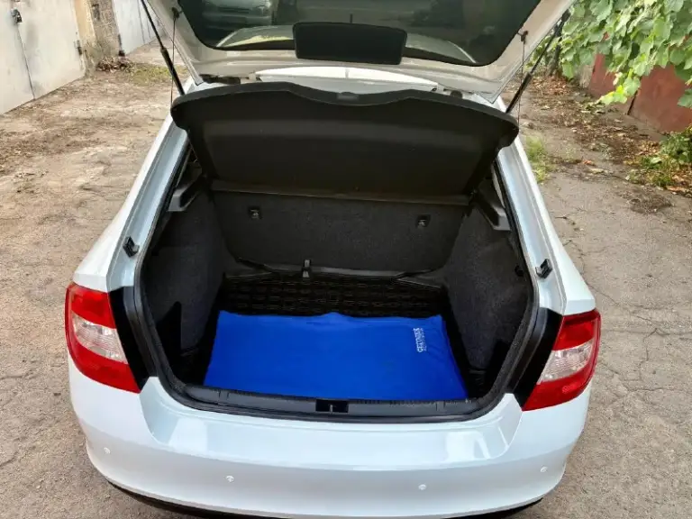 📌 Днр ✅номера не продаются 🔥 skoda rapid🔥 🔥пробег 95т. Км🔥 ✅mqb 2016 📌г. Донецк, буденновский р-н. ✅двигатель 1.6 mpi ✅оригинальный птс, я второй хозяин, покупалась у дилера. ✅продам свою машину выходного дня, все расходники заменены, ходовая и двс на 5+. ✅мотор надежный, коробка механика, установлена система защиты от отката при трогании на подъем. Запчасти дешевые, расход очень маленький. Состояние близко к идеалу, ничего по машине делать не нужно. Пробег родной, преимущественно трассовый, использовался в основном для поездок в отпуск и на море, по городу ездил мало, для города есть другое авто. Антикоррозийная обработка днища, арок, порогов изнутри и снаружи. Тонировка в круг 5%, спереди съемная, лобовое шторка 15см. Сигнализация премиум класса pandora с обратной связью, 2 иммобилайзера, можно использовать смартфон вместо ключа. Шумо-вибро изоляция. Автомобилем останетесь довольны. На смотрины не езжу, приезжайте, смотрите. Своевременно обслуживался. Не участвовал в д
📞 Звоните: +7(949)7544204 - фотография - 7