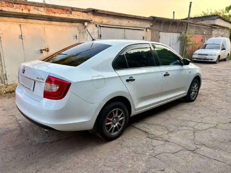 📌 Днр ✅номера не продаются 🔥 skoda rapid🔥 🔥пробег 95т. Км🔥 ✅mqb 2016 📌г. Донецк, буденновский р-н. ✅двигатель 1.6 mpi ✅оригинальный птс, я второй хозяин, покупалась у дилера. ✅продам свою машину выходного дня, все расходники заменены, ходовая и двс на 5+. ✅мотор надежный, коробка механика, установлена система защиты от отката при трогании на подъем. Запчасти дешевые, расход очень маленький. Состояние близко к идеалу, ничего по машине делать не нужно. Пробег родной, преимущественно трассовый, использовался в основном для поездок в отпуск и на море, по городу ездил мало, для города есть другое авто. Антикоррозийная обработка днища, арок, порогов изнутри и снаружи. Тонировка в круг 5%, спереди съемная, лобовое шторка 15см. Сигнализация премиум класса pandora с обратной связью, 2 иммобилайзера, можно использовать смартфон вместо ключа. Шумо-вибро изоляция. Автомобилем останетесь довольны. На смотрины не езжу, приезжайте, смотрите. Своевременно обслуживался. Не участвовал в д
📞 Звоните: +7(949)7544204 - фотография - 8