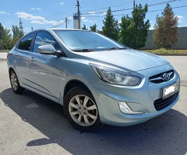 Продаю hyundai solaris 2012 год

Не битый и не крашенный. Собственник.
Двигатель 1.6 бензин(грм цепной)
Кпп - механическая 5 ступеней(без хрустов и вылетов)
По технике на твёрдую 5
В такси не работал(100%)
Хорошая комплектация :мульти руль, кондиционер,4 эсп, подогревы передних сидений, туманки, обогрев зоны дворников,2 ключа и 2 брелка сигнализации с автозапуском(удобно в холодное время года, камера заднего вида.
Масло менялось каждые 8000 км (от замены до замены вообще не берет)
Салон в отличном состоянии.
Ходовая часть на отлично, не чего не гремит и не стучит.
Полное переоформление в мрэо с моим присутствием.

Цена 845000 руб

Обоснованый торг только у капота(по телефону не торгуюсь)

Номер для связи: +79494386990 - фотография - 2