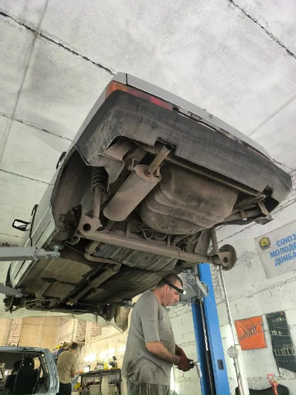 Срочно! 185 тысяч продам 2109 2001г. В. Мотор 1,5 инжектор! Работает как часы вместе с коробкой! Масло не есть. Дно пороги стаканы целые. Рулевые, стойки, пыльники, крестовина, все абсолютно что касается в ходовке-заменено. Масло заменил, фильтра новые стоят. Новый потолок, ковролин. Вместе со всем этим отдам 4 зимних колеса на черных штампах. Машина в связи с возрастом где то как то по лкп хромает! Это нужно понимать, а так, никаких вложений абсолютно, я гарантирую. Авто оформлено на меня, стоит пылится. Никто на нем не ездит, машина досталась от деда. Приезжайте смотрите. Полное переоформление 185тыс. Естественно не окончательная цена! Звоните пишите будем общаться. Г. Донецк +79494189578
📞 Звоните: +7(949)4189578 - фотография - 9