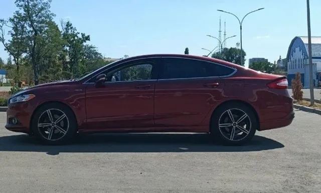 Продам ford fusion se 2014г. 1.5 turbo ecoboost 181 л. С. Классический 6 ст. Автомат айсин. Пробег 163 000 км. На спедометре. Цвет кузова maroon. Я собственник. 1 владелец в рф по птс, владею 2.5 года, пригоняли с грузии под меня, юридически нет никаких ограничений, все чисто. Кожаный черный салон в очень хорошем состоянии с электро регулировками сидений диски r18 на хорошей резине по кузову еть пару незначительных сколов и царапин фото прилагаю, на езду не влияет. Авто обслужен и не нуждается во вложениях что по технике что по салону. Цена 1🍋130 тыс. Адекватная рынку. Торг есть у капота автомобиля. По телефону торга нет. Всем мира и добра. +79497999032
📞 Звоните: +7(949)7999032 - фотография - 3