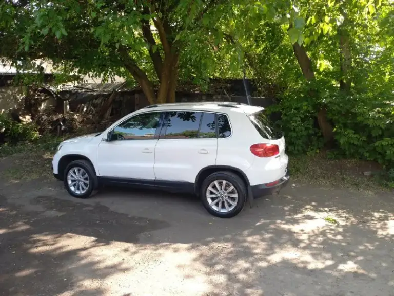 Продам volkswagen тигуан.2011 год 12 месяц. Выпущен в 2012г. Рестайлинг. 2л. Бензин. Коробка автомат. Полный привод. Пробег 219т. Км. Заменена цепь грм и прочее 5т. Км назад. Двигатель коробка и ходовая без нареканий. Машина в хорошем состоянии любые проверки приветвствуются!машина в хорошей комплектации есть все для комфортной езды. Цена 1300.000 ₽
Возможен обмен +7.949.453.36.82.
📞 Звоните: +7(949)4533682 - фотография - 2