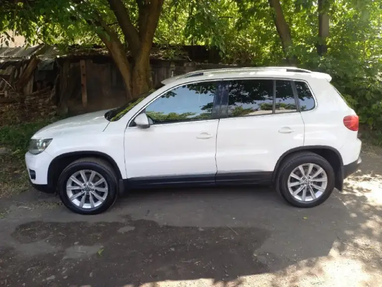 Продам volkswagen тигуан.2011 год 12 месяц. Выпущен в 2012г. Рестайлинг. 2л. Бензин. Коробка автомат. Полный привод. Пробег 219т. Км. Заменена цепь грм и прочее 5т. Км назад. Двигатель коробка и ходовая без нареканий. Машина в хорошем состоянии любые проверки приветвствуются!машина в хорошей комплектации есть все для комфортной езды. Цена 1300.000 ₽
Возможен обмен +7.949.453.36.82.
📞 Звоните: +7(949)4533682 - фотография - 3