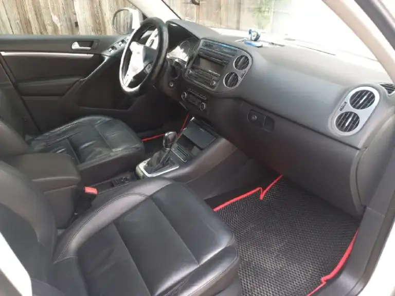 Продам volkswagen тигуан.2011 год 12 месяц. Выпущен в 2012г. Рестайлинг. 2л. Бензин. Коробка автомат. Полный привод. Пробег 219т. Км. Заменена цепь грм и прочее 5т. Км назад. Двигатель коробка и ходовая без нареканий. Машина в хорошем состоянии любые проверки приветвствуются!машина в хорошей комплектации есть все для комфортной езды. Цена 1300.000 ₽
Возможен обмен +7.949.453.36.82.
📞 Звоните: +7(949)4533682 - фотография - 4