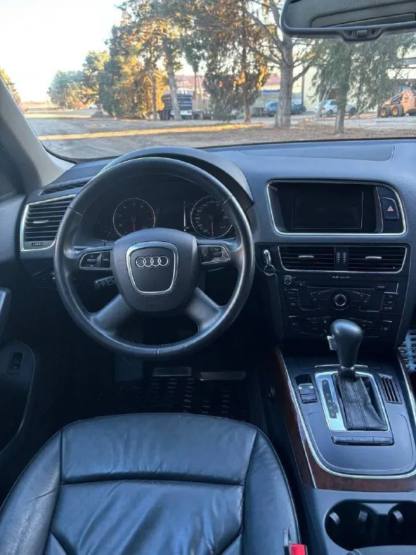 Audi q5. 2010г.
Пробег 189.000 км (100%)
Мотор 2 литра 211 л. С. (quattro)
У автомобиля со дня покупки один хозяин. Оригинальный птс.
Автотека зелёная.
Салон в идеальном состоянии.
Комплектация:
Кожаный салон
2 Электро сидения
Двух-зонный климат
Датчик света, дождя и слепых зон
Музыка премиум класса
Круиз контроль
Адаптивный свет би ксенон.
По мотору и коробке было произведено регламентное то.
Заменены все масла и жидкости.
Ходовая часть без единого стука и скрипа.
Колеса r19 на дорогой резине continental.
Два ключа.
Цена: 1 350. 000
Аргументированный торг.
Феникс: +7 (949) 445-02-80
Осмотр г. Донецк. - фотография - 8