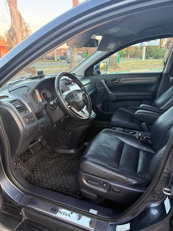 Honda crv - 2009 год, покупался авто в 2010 году на официальном дилере, объём двигателя 2.4, 205 тысяч км пробег родной! Самая полная комплектация с порогами, слепыми зонами, проекция, подогревами и много чего другого для комфортной езды, два комплекта зима лето диски с резиной, автомобиль в идеальном состоянии, я собственник, машина в семье 10 лет. Комплект ключей, история обслуживания, для более подробной информации звонить +79495180296 цена 1🍋380 или обмен
📲 Tg:. ...
📞 Звоните: +7(949)5180296 - фотография - 7