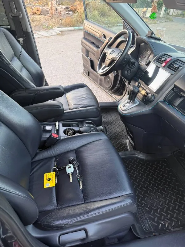 Honda crv - 2009 год, покупался авто в 2010 году на официальном дилере, объём двигателя 2.4, 205 тысяч км пробег родной! Самая полная комплектация с порогами, слепыми зонами, проекция, подогревами и много чего другого для комфортной езды, два комплекта зима лето диски с резиной, автомобиль в идеальном состоянии, я собственник, машина в семье 10 лет. Комплект ключей, история обслуживания, для более подробной информации звонить +79495180296 цена 1🍋380 или обмен
📲 Tg:. ...
📞 Звоните: +7(949)5180296 - фотография - 8