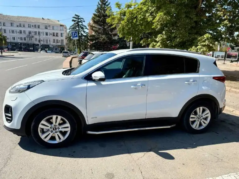 Kia sportage 2.0 at awd, 2017 г. В.
Надёжный, ухоженный автомобиль с полным приводом и богатой комплектацией prestige. Всё работает без нареканий — мотор в отличной форме, коробка переключает плавно, без толчков.
✅ Родной пробег — 212 000 км
✅ Без дтп, весь кузов в родной краске
✅ Чистая история — зелёная автотека
✅ Я второй владелец
✅ Расход 8–10 л/100 км
Оснащение:
— Парктроники спереди и сзади
— Камера заднего вида
— Подогрев сидений
— Кнопка start/stop
— Электронный ручник
— Carplay, навигация, drive mode
— Датчики дождя и света
— Комбинированный салон
— Круиз-контроль, мультируль
— 2-Зонный климат-контроль
— Омыватели фар и система помощи при спуске
2 Ключа. Машина полностью готова к эксплуатации, без вложений.
Любые проверки приветствуются.
Цена: 1 650 000 ₽, возможен торг при осмотре.
Макеевка
📞 +79495800542 - фотография - 10