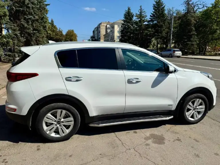 Kia sportage 2.0 at awd, 2017 г. В.
Надёжный, ухоженный автомобиль с полным приводом и богатой комплектацией prestige. Всё работает без нареканий — мотор в отличной форме, коробка переключает плавно, без толчков.
✅ Родной пробег — 212 000 км
✅ Без дтп, весь кузов в родной краске
✅ Чистая история — зелёная автотека
✅ Я второй владелец
✅ Расход 8–10 л/100 км
Оснащение:
— Парктроники спереди и сзади
— Камера заднего вида
— Подогрев сидений
— Кнопка start/stop
— Электронный ручник
— Carplay, навигация, drive mode
— Датчики дождя и света
— Комбинированный салон
— Круиз-контроль, мультируль
— 2-Зонный климат-контроль
— Омыватели фар и система помощи при спуске
2 Ключа. Машина полностью готова к эксплуатации, без вложений.
Любые проверки приветствуются.
Цена: 1 650 000 ₽, возможен торг при осмотре.
Макеевка
📞 +79495800542 - фотография - 7