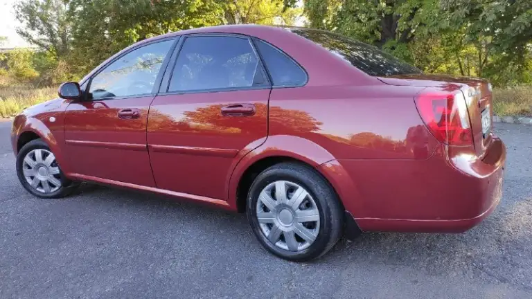 Продам chevrolet лачетти 1.6 год 2007 в отличном состоянии, пробег 168000 по кузову без гнили ржавчины без вмятин, без дтп все герметики завод, мотор работает ровно без побочных звуков, без потёков тяга отличная, масло не берёт, все расходники заменены грм масло помпа ролики, ходовая часть отличная, кпп работает без нареканий, по электрике работает всё отлично, комплектация четыре стеклоподъёмника кондиционер подушки безопасности гур электрозеркала подогрев зеркал и сидений корректор фар музыка парктроник abs туманки led управление на руле, бортовой компьютер, центральный замок сигнализация, (я хозяин авто, документы полный порядок, цена 585 тысяч рублей доп инфо по телефону +7949-043-45-32 +7949-043-45-31 +7949-459-18-04 +79614115504телег+вацап
📞 Звоните: +7(949)0434532 - фотография - 6