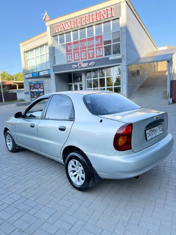 Шевроле ланос sx 2007 г
Комплектация sx - кондиционер (работает), гидроусилитель, стеклоподъемники.
2 Комплекта новой резины.
Пороги, днище, стаканы, не без гнили.
По кузову рыжиков практически нет.
Технически исправен.
Цена 225 000 руб.
Остальные вопросы по тел.
+79496167066 - фотография - 2