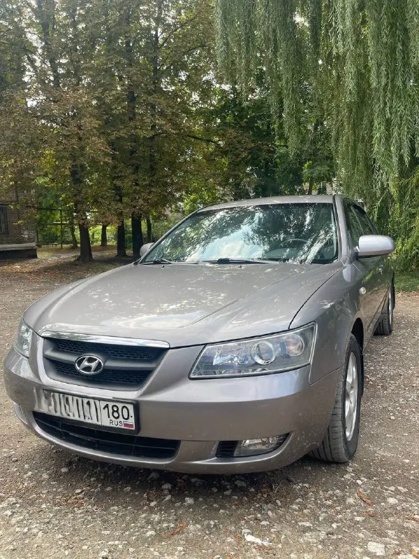 Hyundai sonata 2006 год,2.4 бензин с оригинальный пробегом 150 000 км. Пяти ступенчатая механика. Один владелец, птс оригинал. Был вырезан катализатор, установлен пламегоситель от атм, сделан stage1 добавили мощности, машина едит бодро. Салон кожа, в хорошем состоянии, карты дверей задний и передний ряд сидений в хорошем состоянии, за авто следил и ухаживал. Установлена магнитола на андроид платформе  teyes, плюс замена штатных динамиков, играет музыка качественно. Климат заправлен и дует отлично, обогревы сидений, заднего и лобового стекла, также зеркал. Электро регулировка зеркал, стеклоподемники и т. Д. Мотор, ходовая в норме, как говорят машина хозяйская))
Два комплекта колёс, в отличном состоянии. Расходники заменены 1000 км назад.
По кузову, ни рыжика, не вздутия, всё болячки были устранены, автомобиль живой во всех смыслах, любые проверки на вашем сто. Собственник. От автомобиля не избавляюсь. За машину не стыдно. Перекупам не беспокоить.
Цена 850 000 +79493998276 осмотр макеевка. - фотография - 1