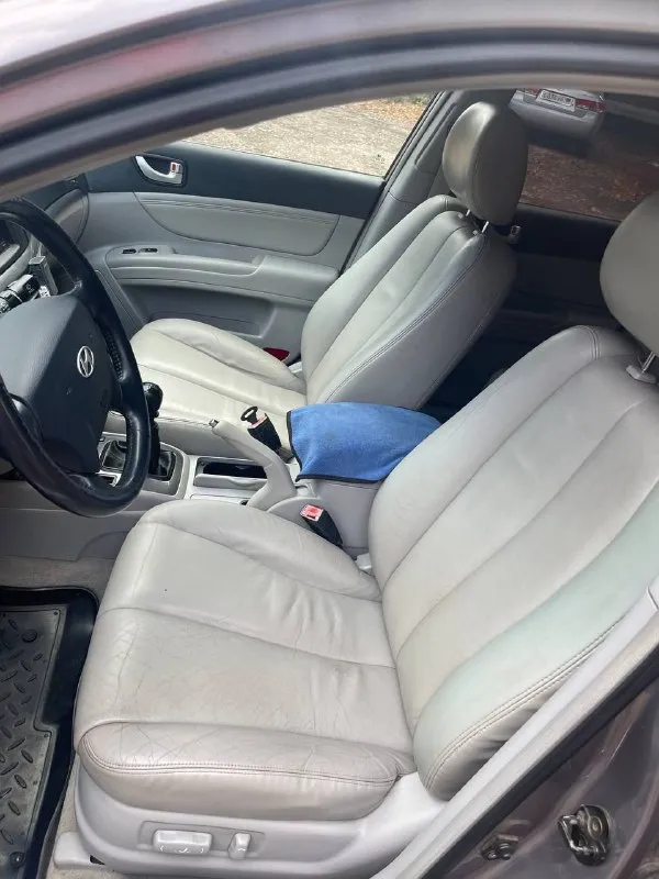 Hyundai sonata 2006 год,2.4 бензин с оригинальный пробегом 150 000 км. Пяти ступенчатая механика. Один владелец, птс оригинал. Был вырезан катализатор, установлен пламегоситель от атм, сделан stage1 добавили мощности, машина едит бодро. Салон кожа, в хорошем состоянии, карты дверей задний и передний ряд сидений в хорошем состоянии, за авто следил и ухаживал. Установлена магнитола на андроид платформе  teyes, плюс замена штатных динамиков, играет музыка качественно. Климат заправлен и дует отлично, обогревы сидений, заднего и лобового стекла, также зеркал. Электро регулировка зеркал, стеклоподемники и т. Д. Мотор, ходовая в норме, как говорят машина хозяйская))
Два комплекта колёс, в отличном состоянии. Расходники заменены 1000 км назад.
По кузову, ни рыжика, не вздутия, всё болячки были устранены, автомобиль живой во всех смыслах, любые проверки на вашем сто. Собственник. От автомобиля не избавляюсь. За машину не стыдно. Перекупам не беспокоить.
Цена 850 000 +79493998276 осмотр макеевка. - фотография - 7