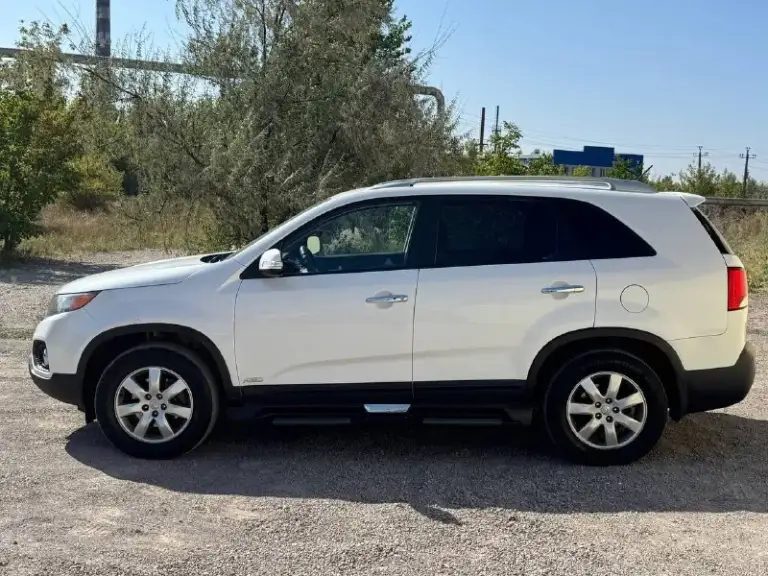 Kia sorento официал
2012 Год выпуска
Двигатель 2.4 бензин
Коробка автомат
Пробег 175 тыс. Км родной

Автомобиль в отличном состоянии,
Кузов без дтп, весь в заводском окрасе,
Не одна деталь не красилась 1000% !
Зоны риска в броне пленке,
Двигатель, коробка, ходовая на 5+ !
Вообщем авто весь обслужен,
Вложения не требует от слова совсем.

Максимальная комплектация,
Кожаный салон,
Климат контроль,
Круиз контроль,
Бесключевой доступ (start-stop)
Парктроники,
Датчики света, дождя,
Подогревы сидений,
И многое другое!

С документам полный порядок,
Продажа с полным переоформлением в гаи.

Г. Донецк
Цена 1.399 тыс. ₽
Звоните остальное по тел.
+79494006791
Телеграмм на этом же номере - фотография - 2