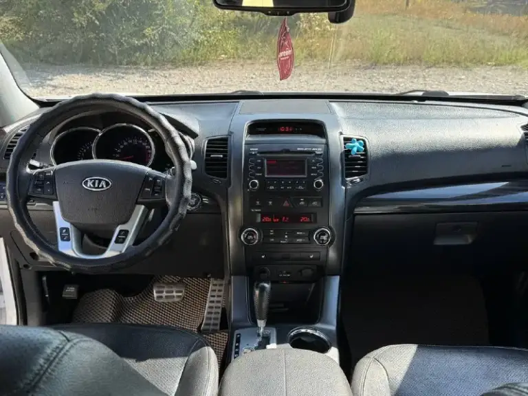 Kia sorento официал
2012 Год выпуска
Двигатель 2.4 бензин
Коробка автомат
Пробег 175 тыс. Км родной

Автомобиль в отличном состоянии,
Кузов без дтп, весь в заводском окрасе,
Не одна деталь не красилась 1000% !
Зоны риска в броне пленке,
Двигатель, коробка, ходовая на 5+ !
Вообщем авто весь обслужен,
Вложения не требует от слова совсем.

Максимальная комплектация,
Кожаный салон,
Климат контроль,
Круиз контроль,
Бесключевой доступ (start-stop)
Парктроники,
Датчики света, дождя,
Подогревы сидений,
И многое другое!

С документам полный порядок,
Продажа с полным переоформлением в гаи.

Г. Донецк
Цена 1.399 тыс. ₽
Звоните остальное по тел.
+79494006791
Телеграмм на этом же номере - фотография - 9